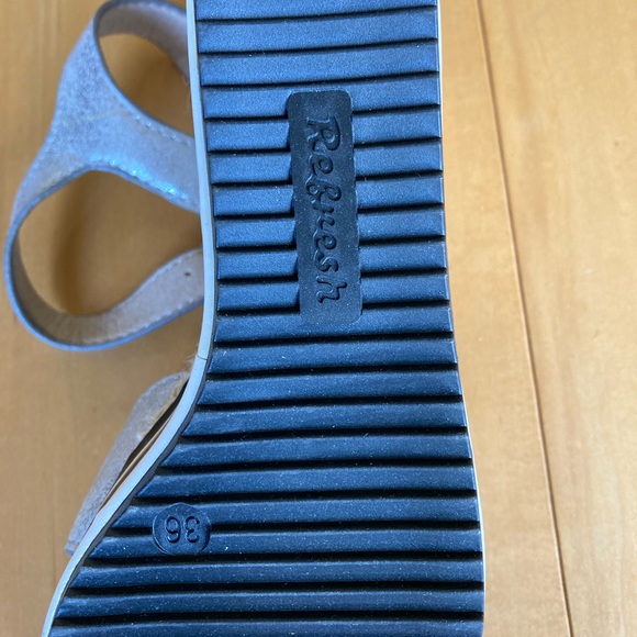 Refresh silver sandals size 6 - Picture 5 of 5